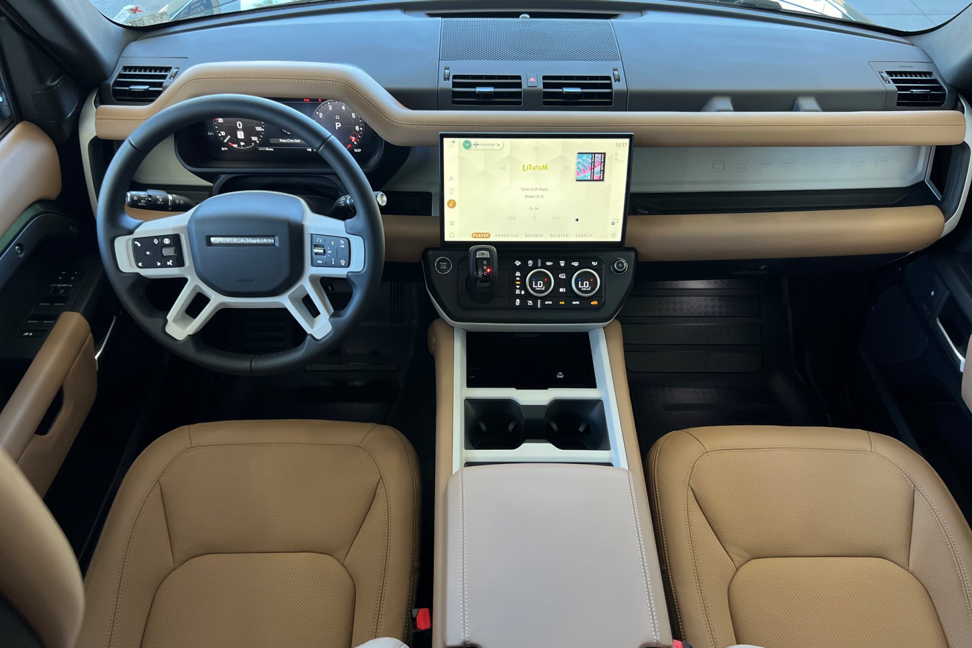 New 2026 Woolstone Green Land Rover X-Dynamic SE image 3
