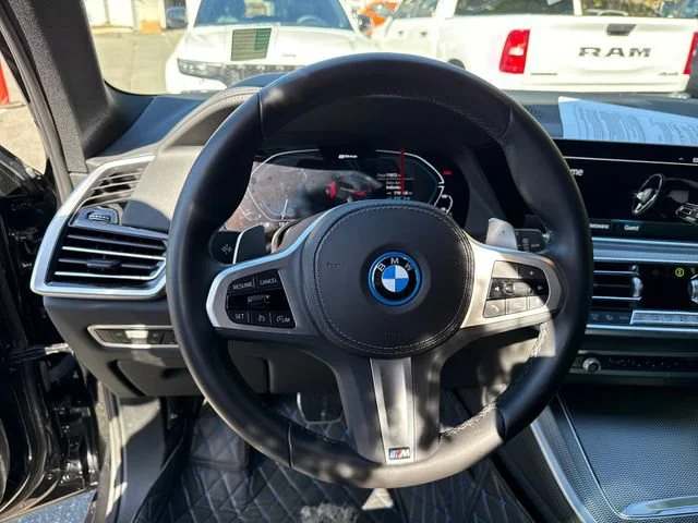 Used 2022 Black Sapphire Metallic BMW xDrive45e image 18