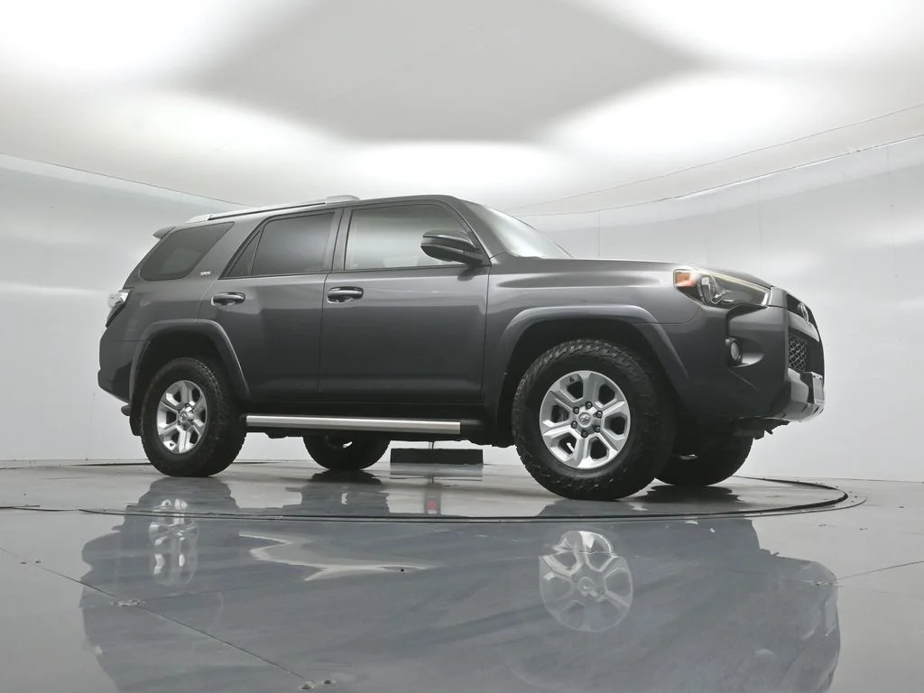 Used 2014 Gray Toyota SR5 image 3