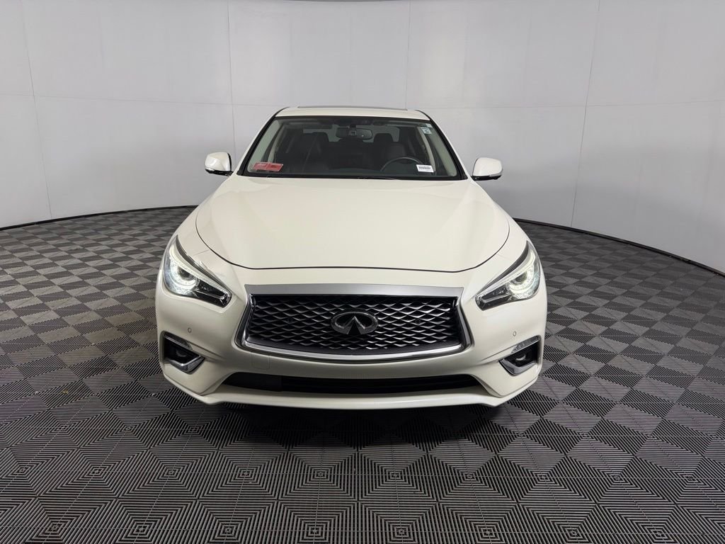 Used 2023 White INFINITI LUXE image 10