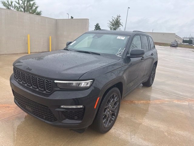 Used 2025 Black Jeep Summit image 1