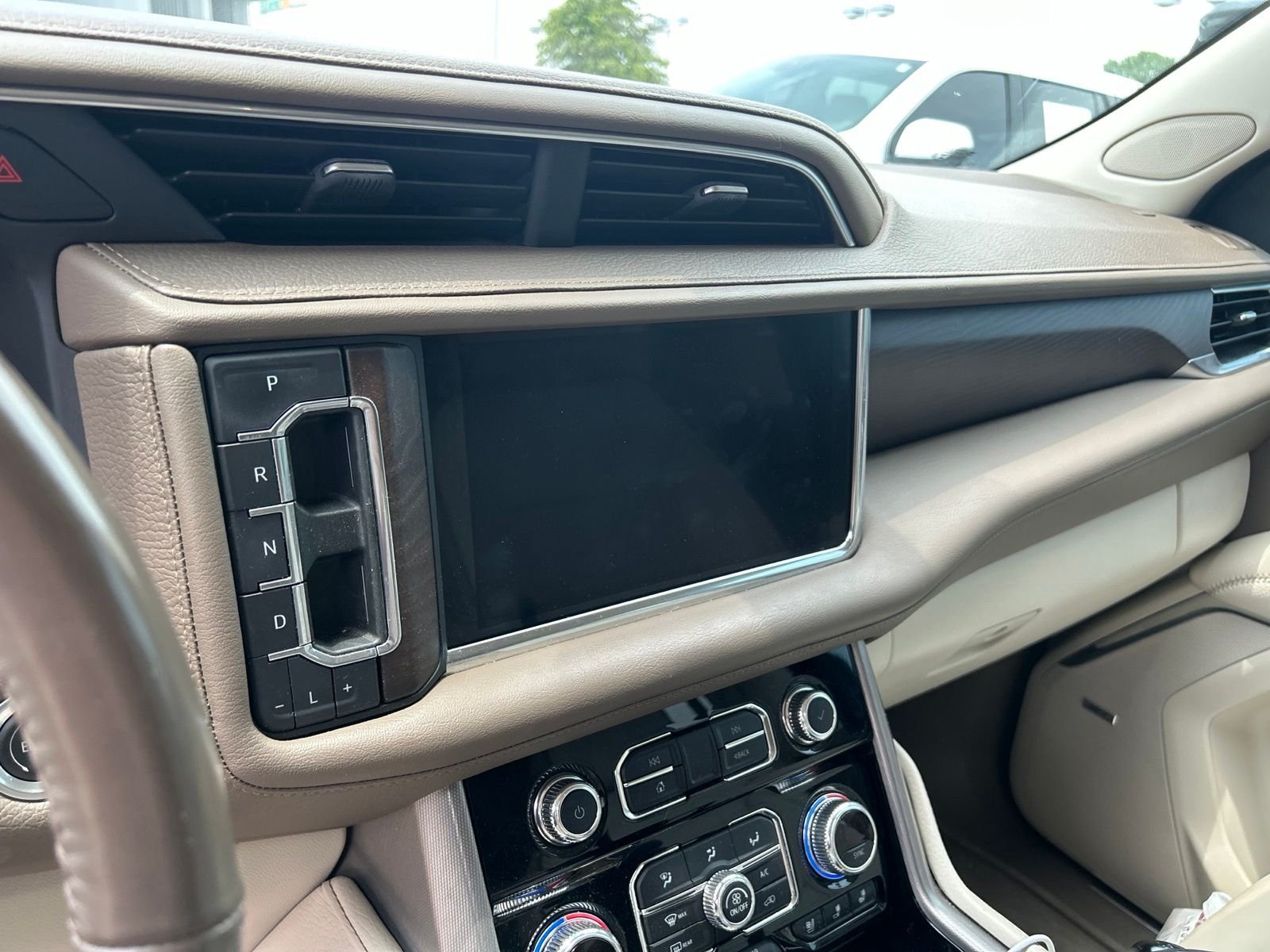 Used 2022 White GMC Denali image 28