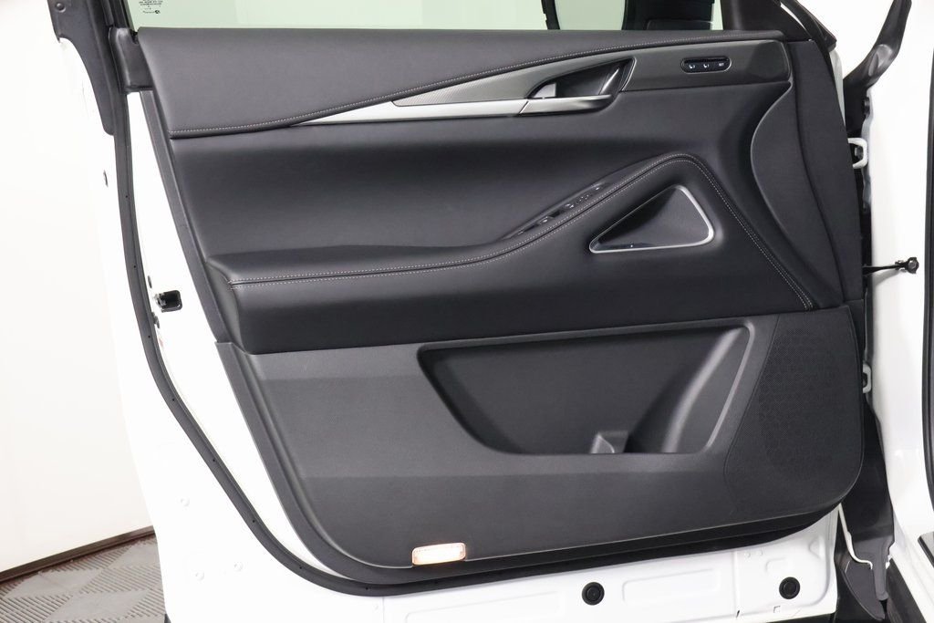 Used 2025 Majestic INFINITI LUXE image 13