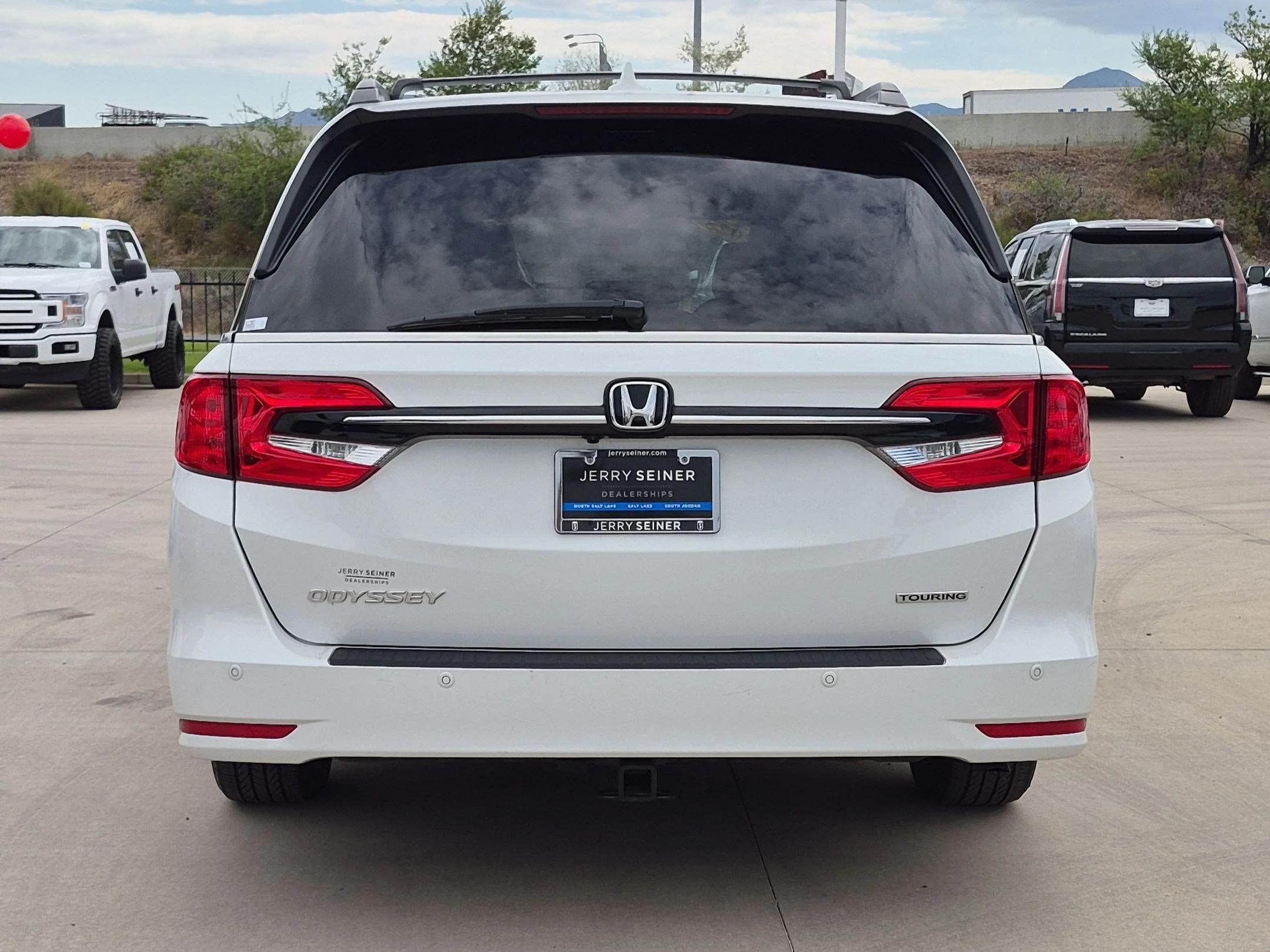 Used 2023 Platinum White Pearl Honda Touring image 5