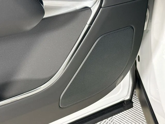 New 2026 Fuji White Land Rover SE image 22