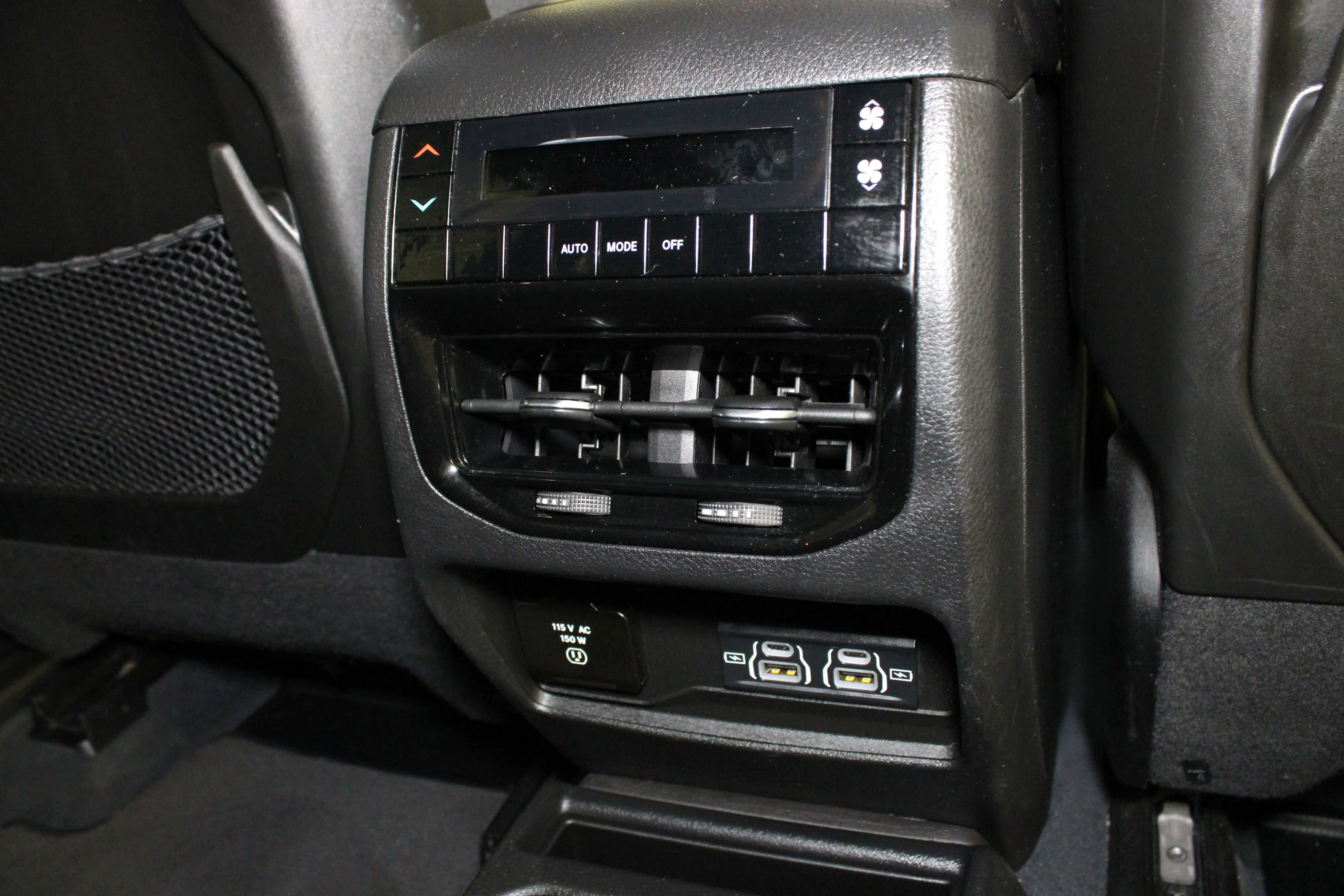 Used 2023 Diamond Black Crystal Pearlcoat Jeep Altitude image 17