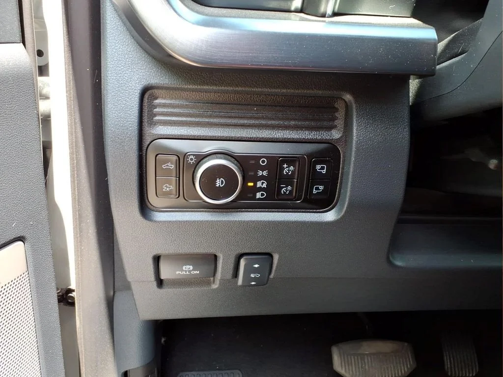 Used 2025 White Ford Lariat image 16