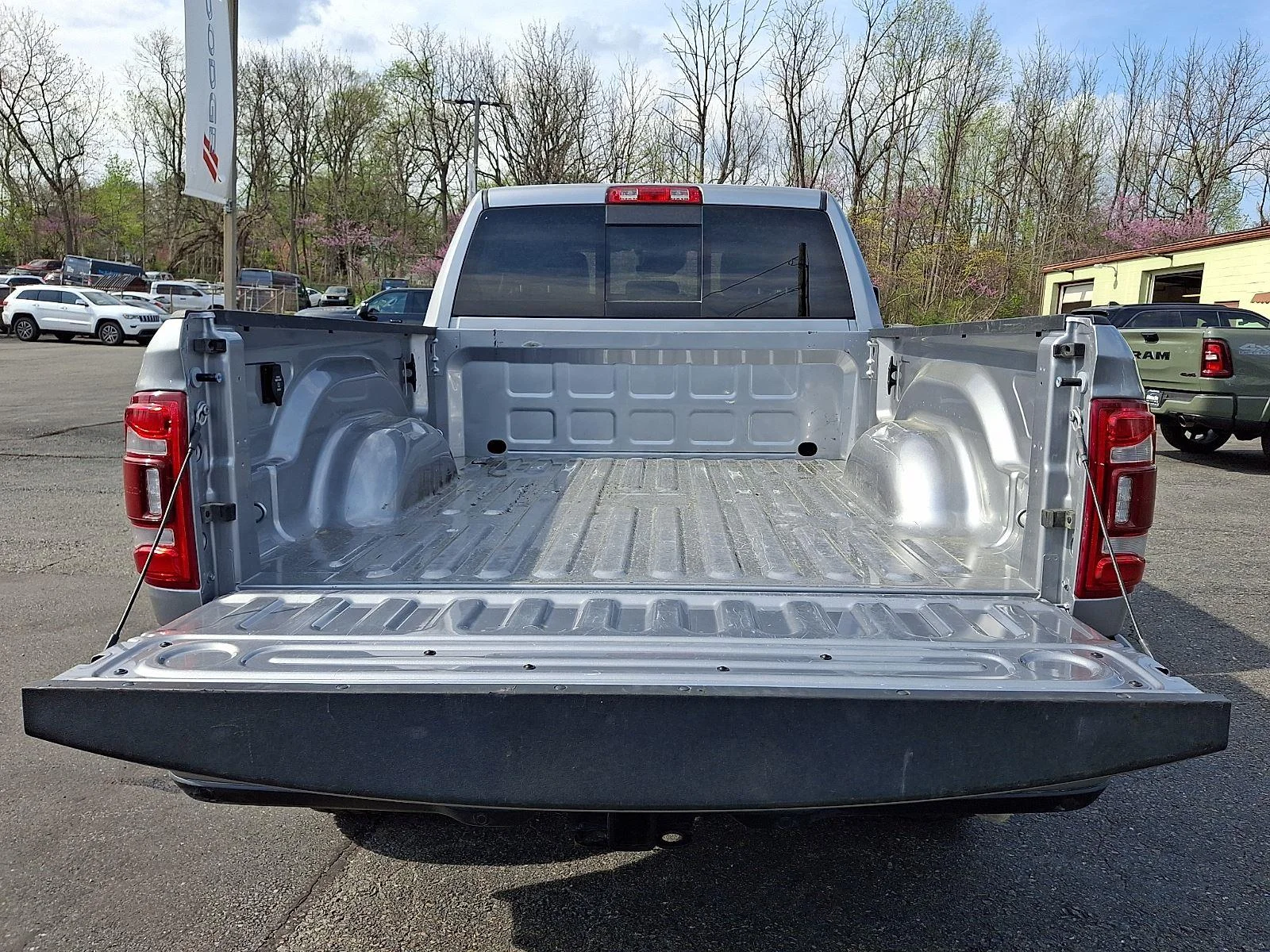 Used 2024 Billet Silver Metallic Clearcoat Ram Laramie image 30