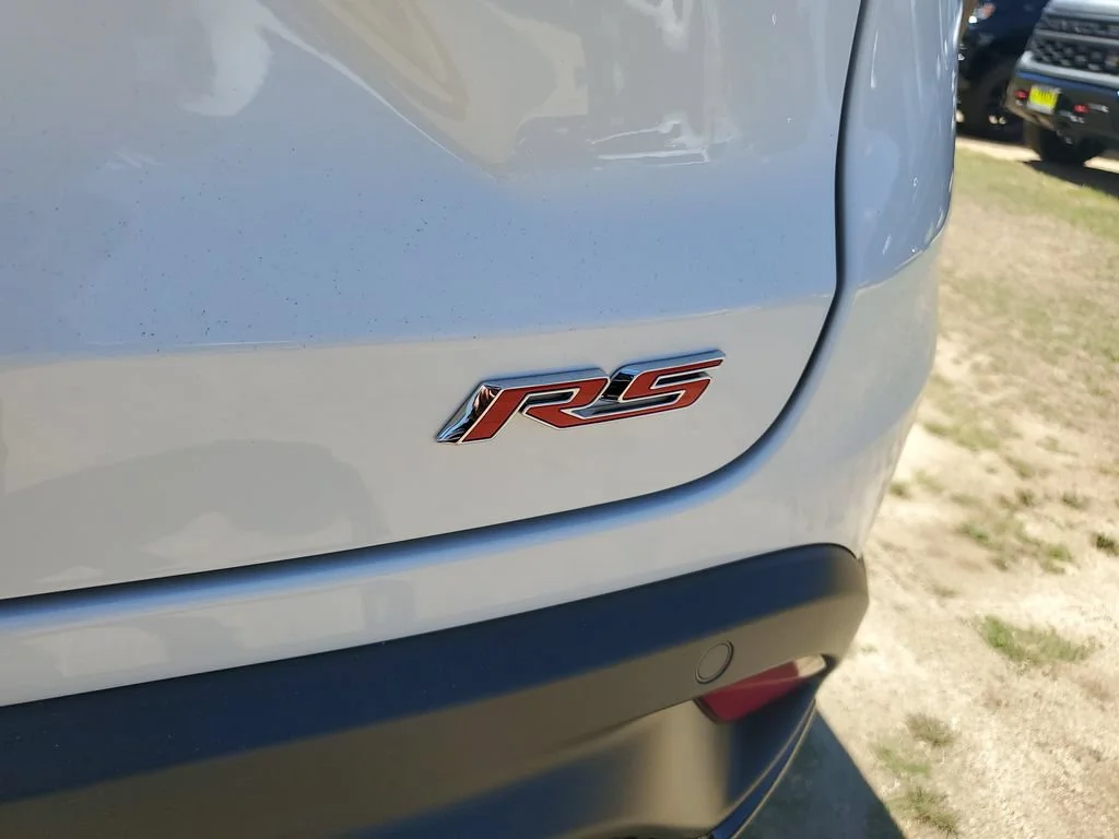Used 2026 Summit White Chevrolet 2RS image 9
