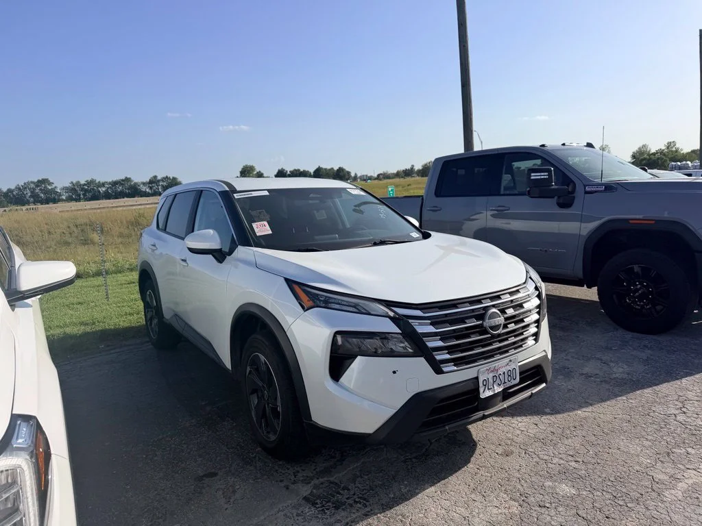 Used 2024 Nissan Rogue SV with VIN 5N1BT3BA3RC677042 for sale in Kansas City