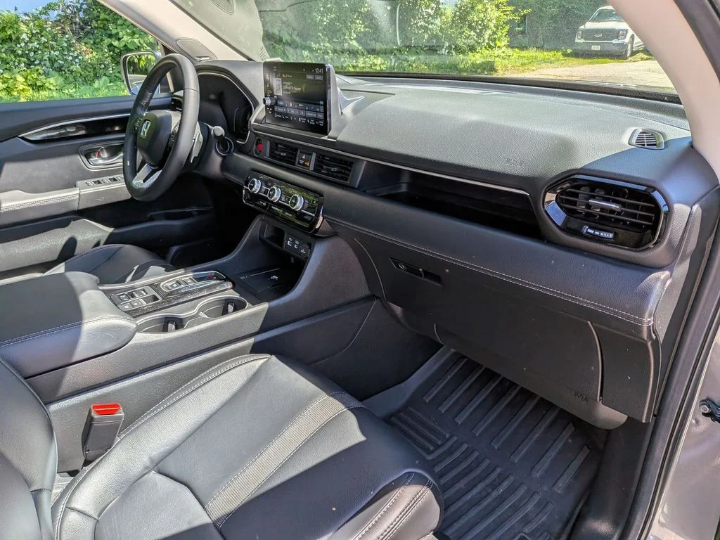 Used 2025 Gray Honda Touring image 31