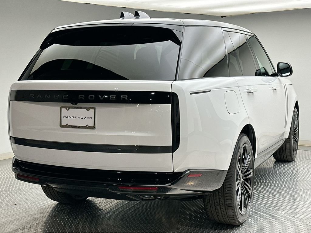 New 2026 Fuji White Land Rover SE image 3
