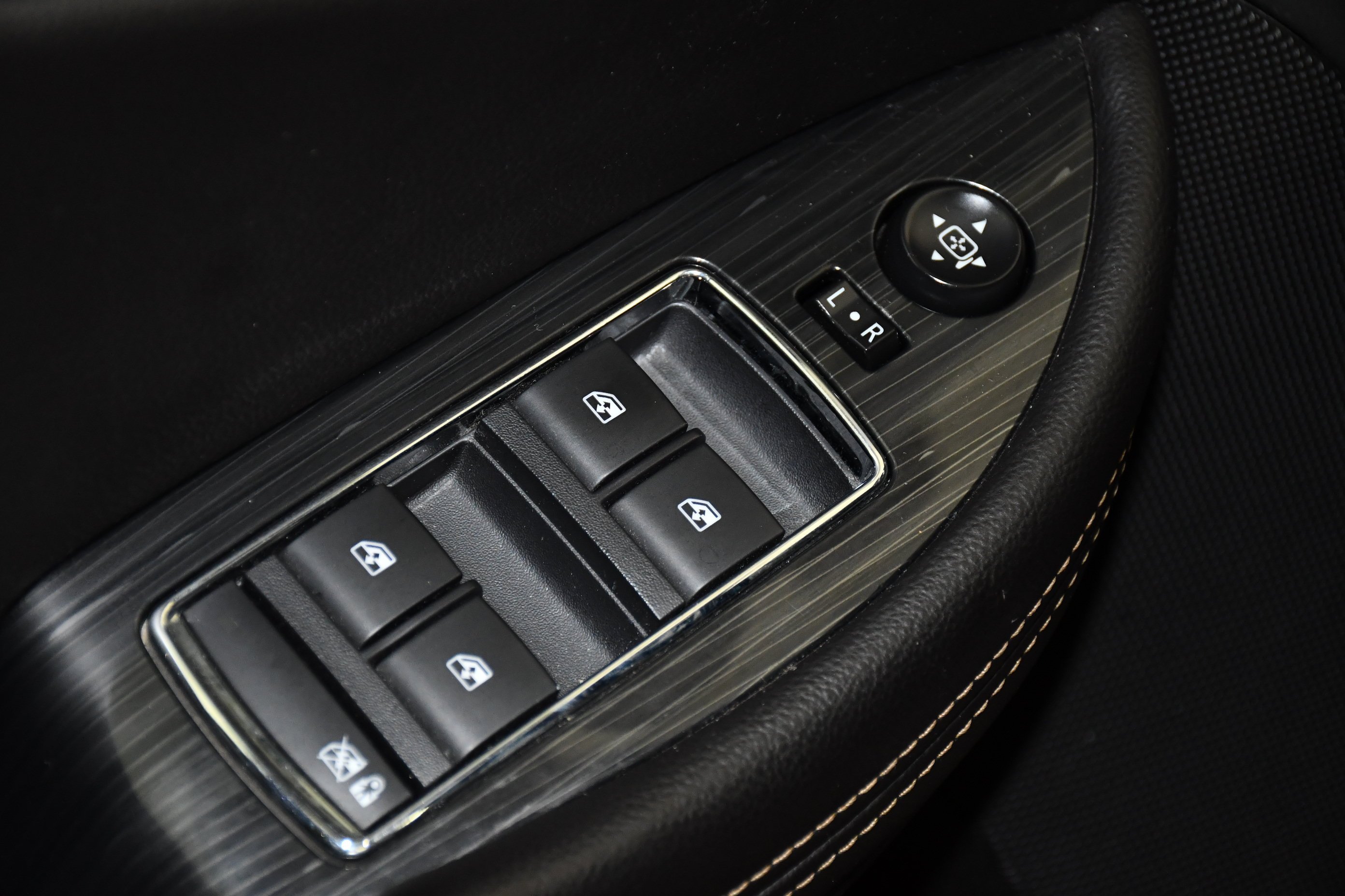 Used 2020 White Chevrolet Premier image 33