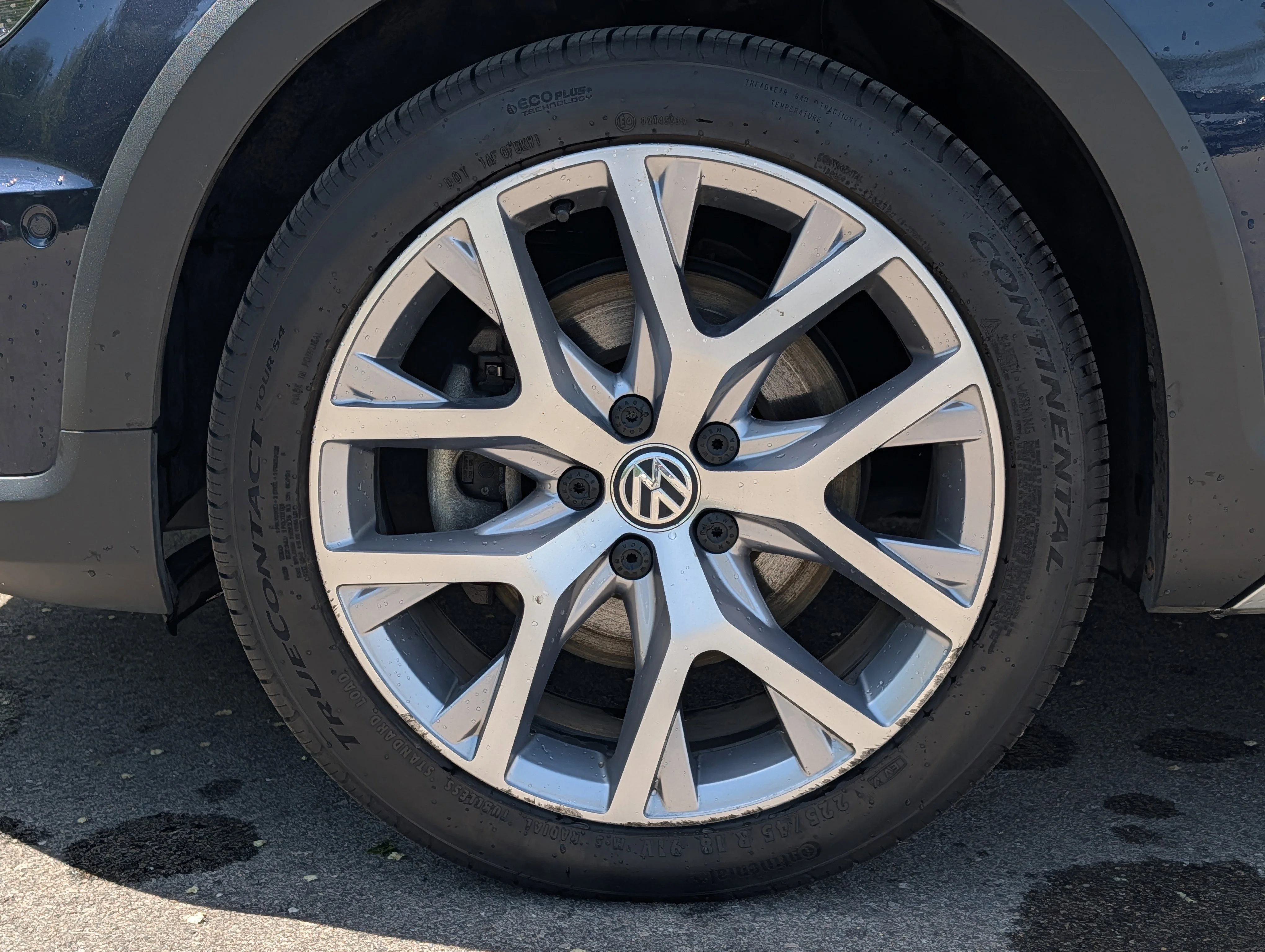 Used 2017 Night Blue Metallic Volkswagen SEL image 15