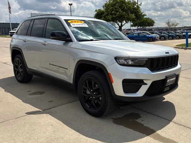 2025 Jeep Grand Cherokee Altitude 4x4's photo