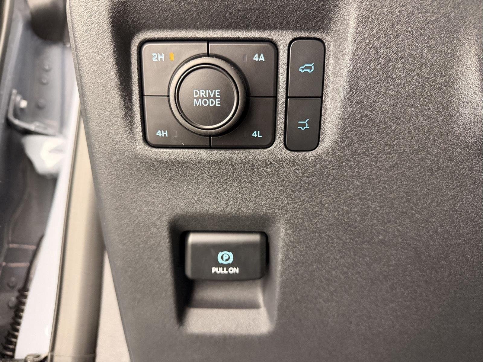 New 2026 Glacier Gray Metallic Tri-Coat Ford Platinum® image 32