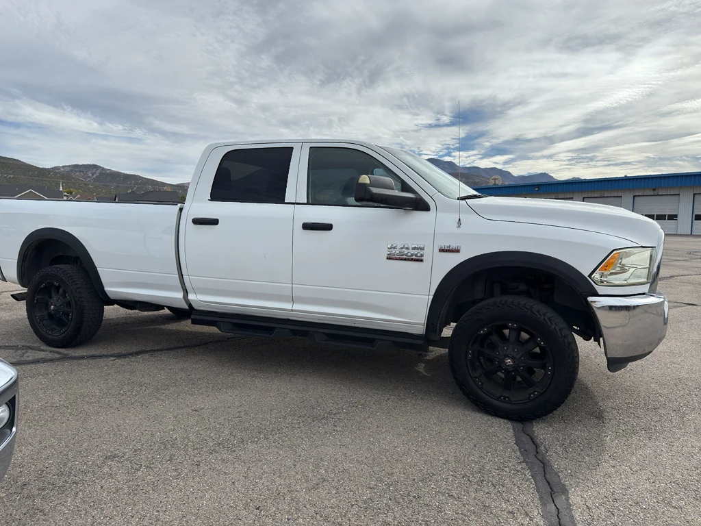 Used 2015 Bright White Clearcoat Ram Tradesman image 33