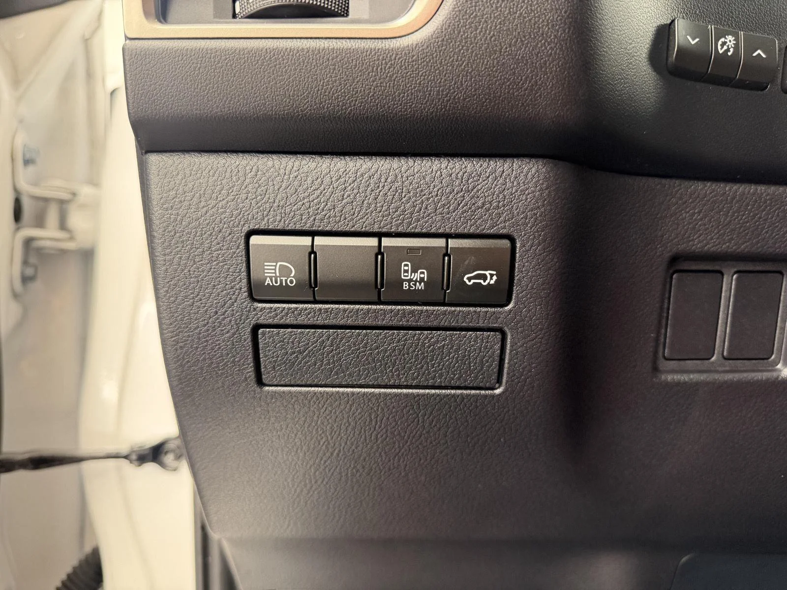 Used 2019 Eminent White Pearl Lexus Base image 19