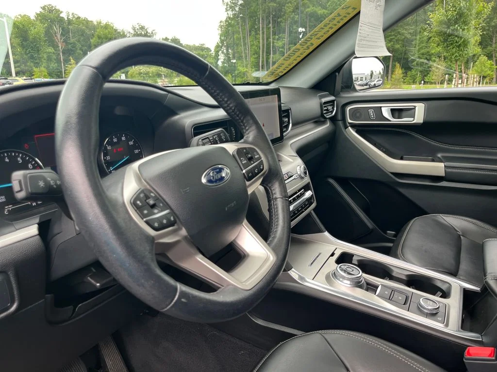 Used 2022 Black Ford XLT image 4