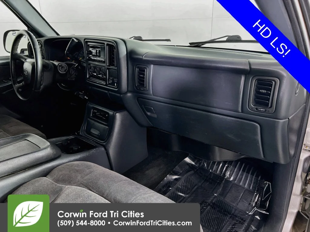 Used 2000 White Chevrolet LS image 24