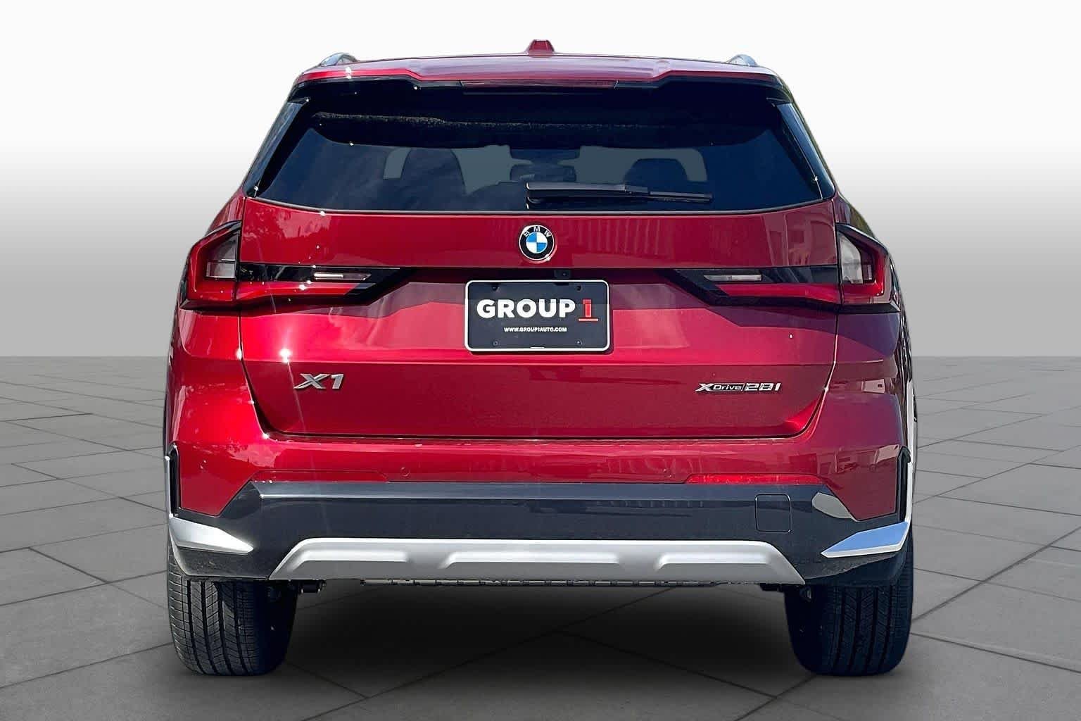 Used 2026 Vegas Red Metallic BMW xDrive28i image 4