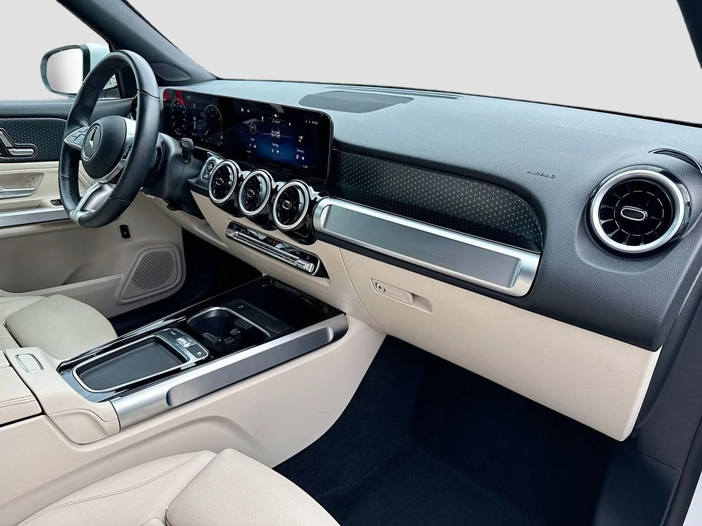 Used 2025  Mercedes-Benz GLB 250 image 28