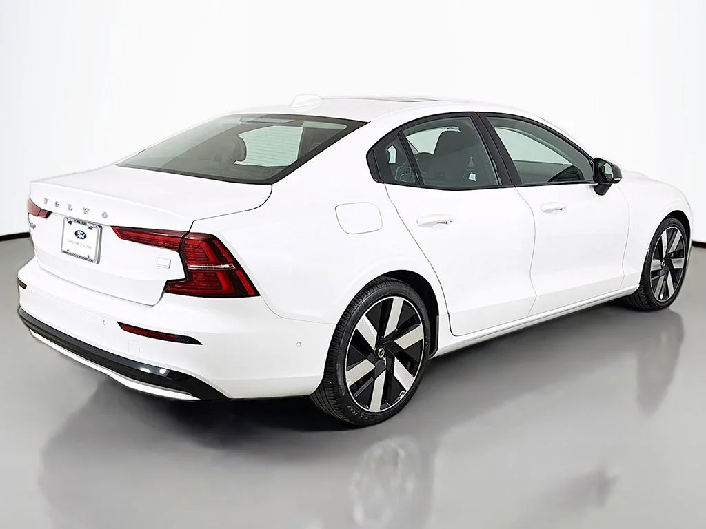 Used 2024 Crystal White Metallic Volvo T8 Plus Dark Theme image 14