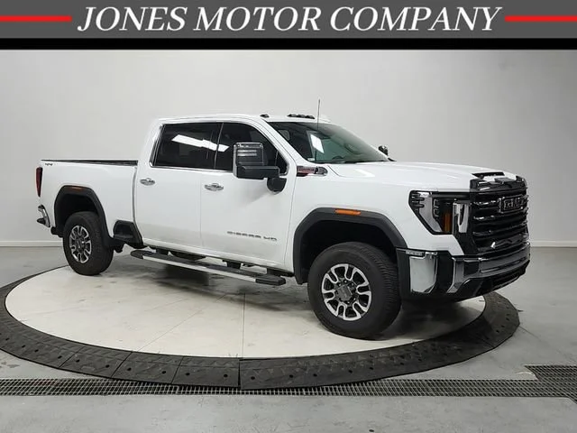 2025 GMC Sierra 4WD Crew Cab Standard Box SLT's photo