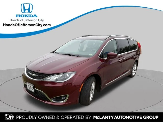 Used 2017 Velvet Chrysler Touring L Plus image 1