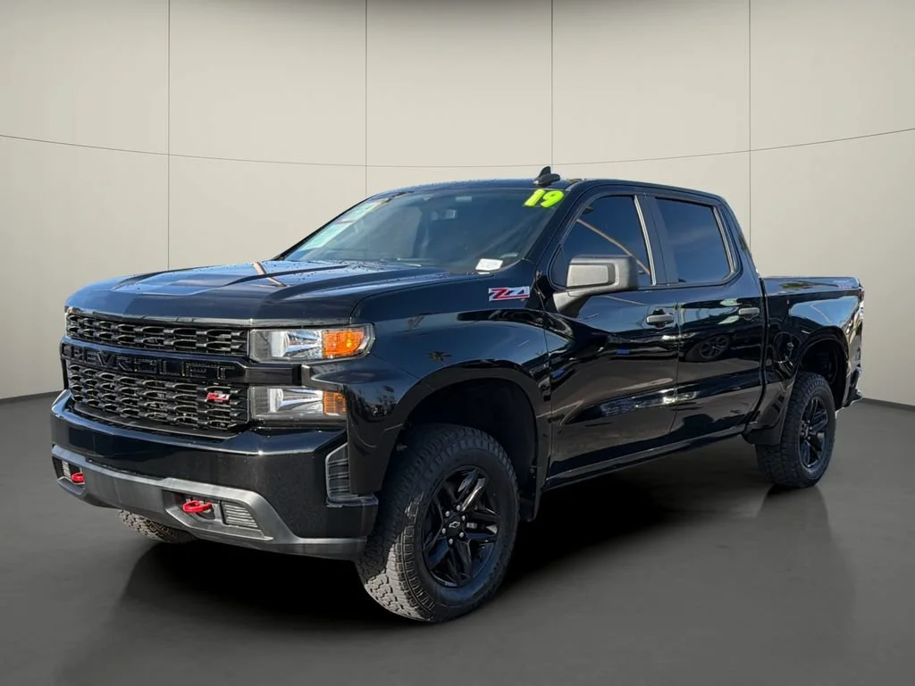 Used 2019 BLACK Chevrolet Custom Trail Boss image 3