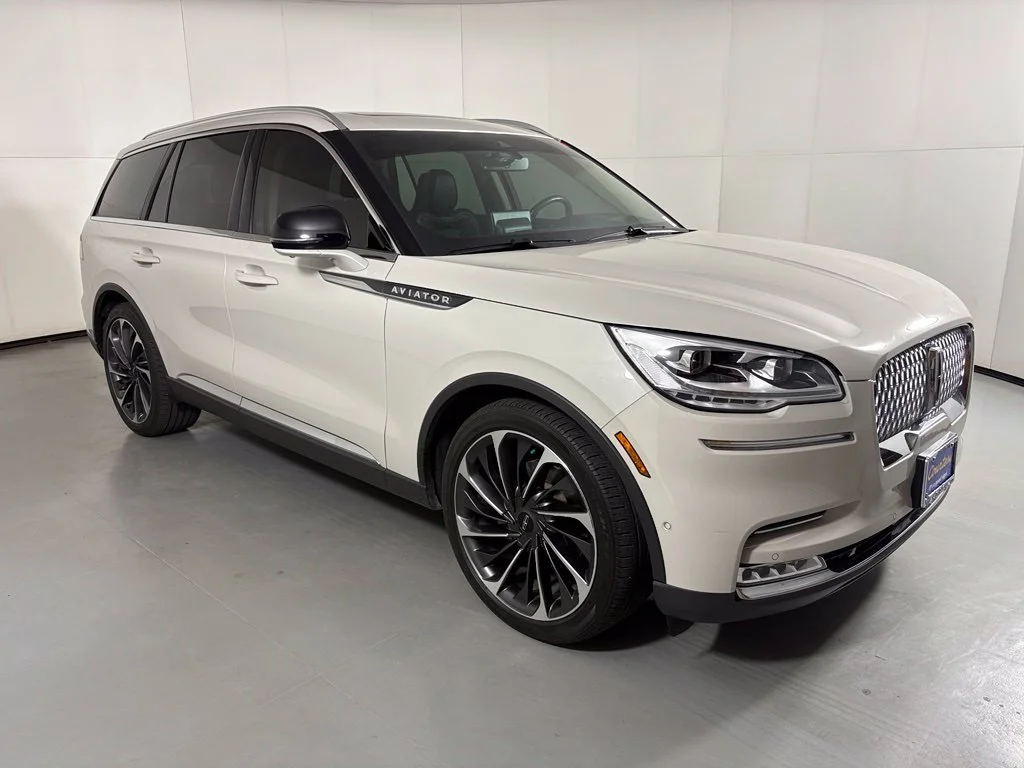 Used 2022 White Lincoln Reserve image 2
