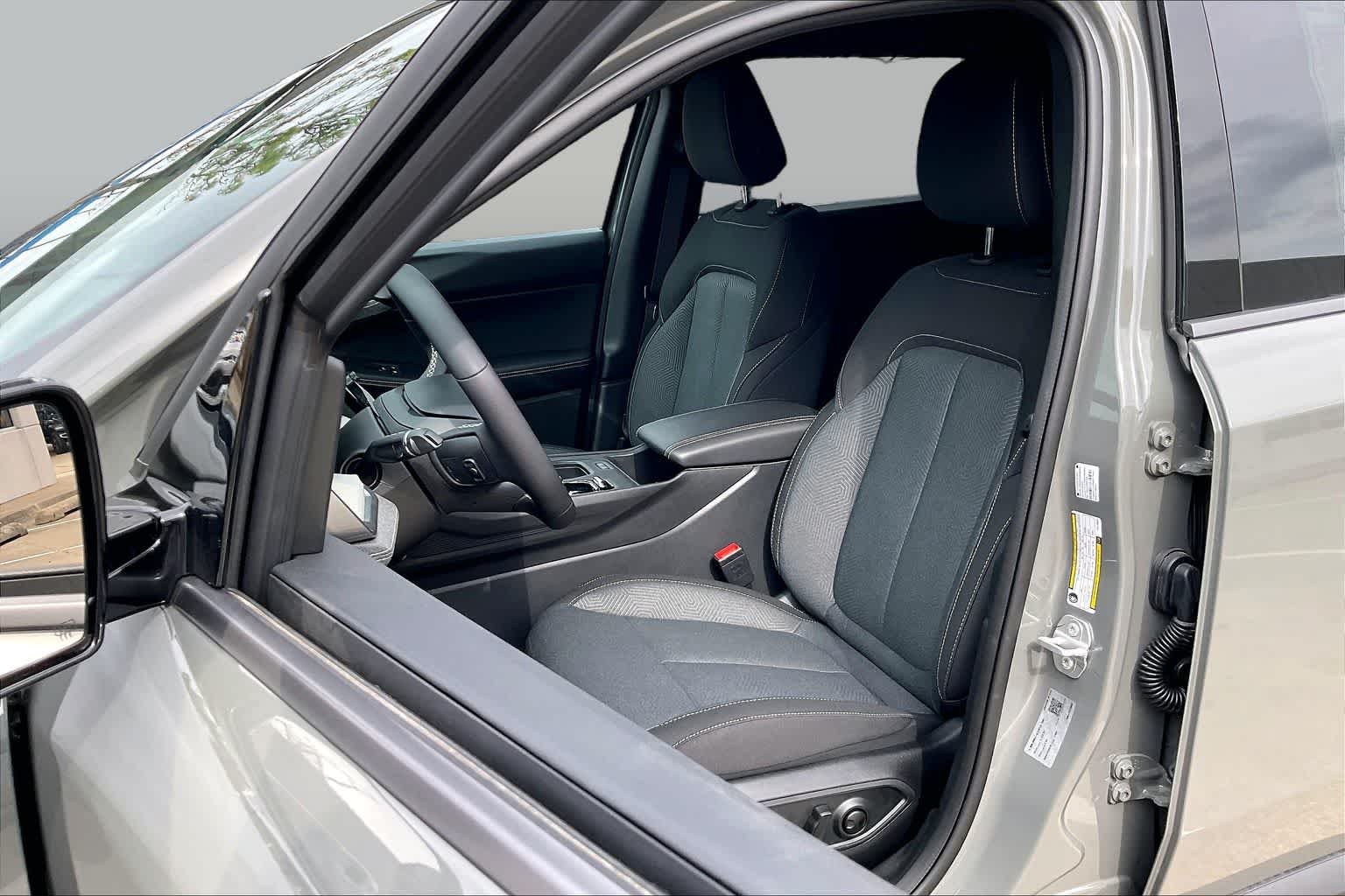 New 2026 Sting-Gray Clear-Coat Exterior Paint Jeep Laredo image 9