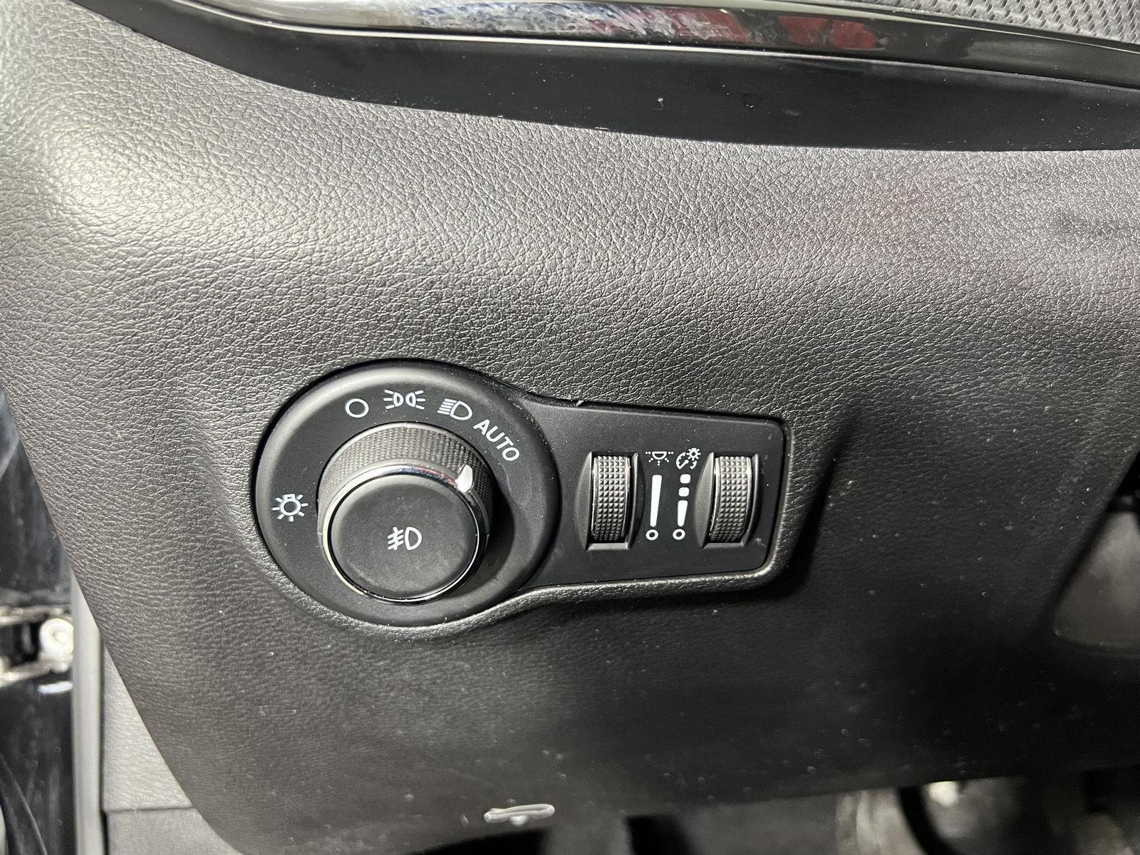 Used 2023 Diamond Black Crystal Pearlcoat Jeep Trailhawk image 14