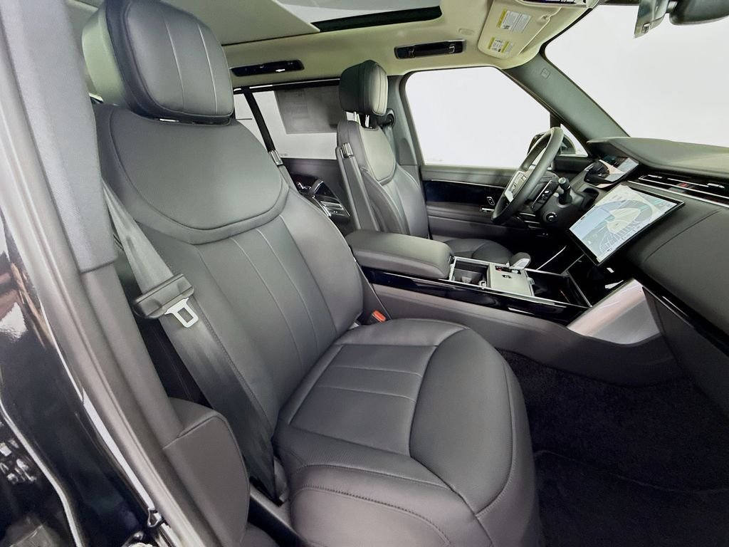 New 2026 Santorini Black LAND ROVER SE LWB 7-Seats / V8 image 30