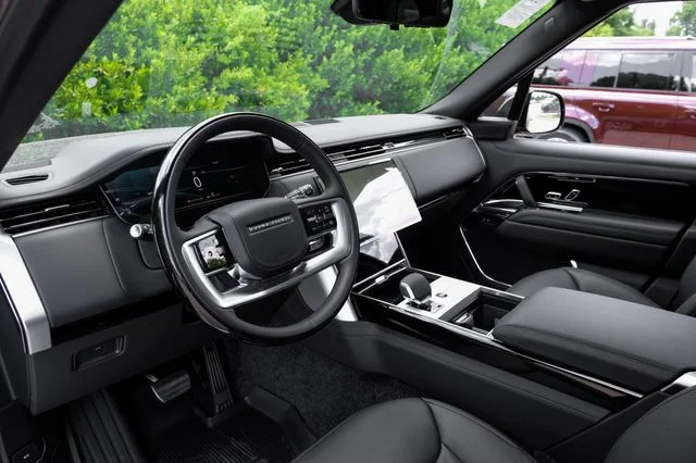 New 2026 Charente Grey Land Rover SE image 3