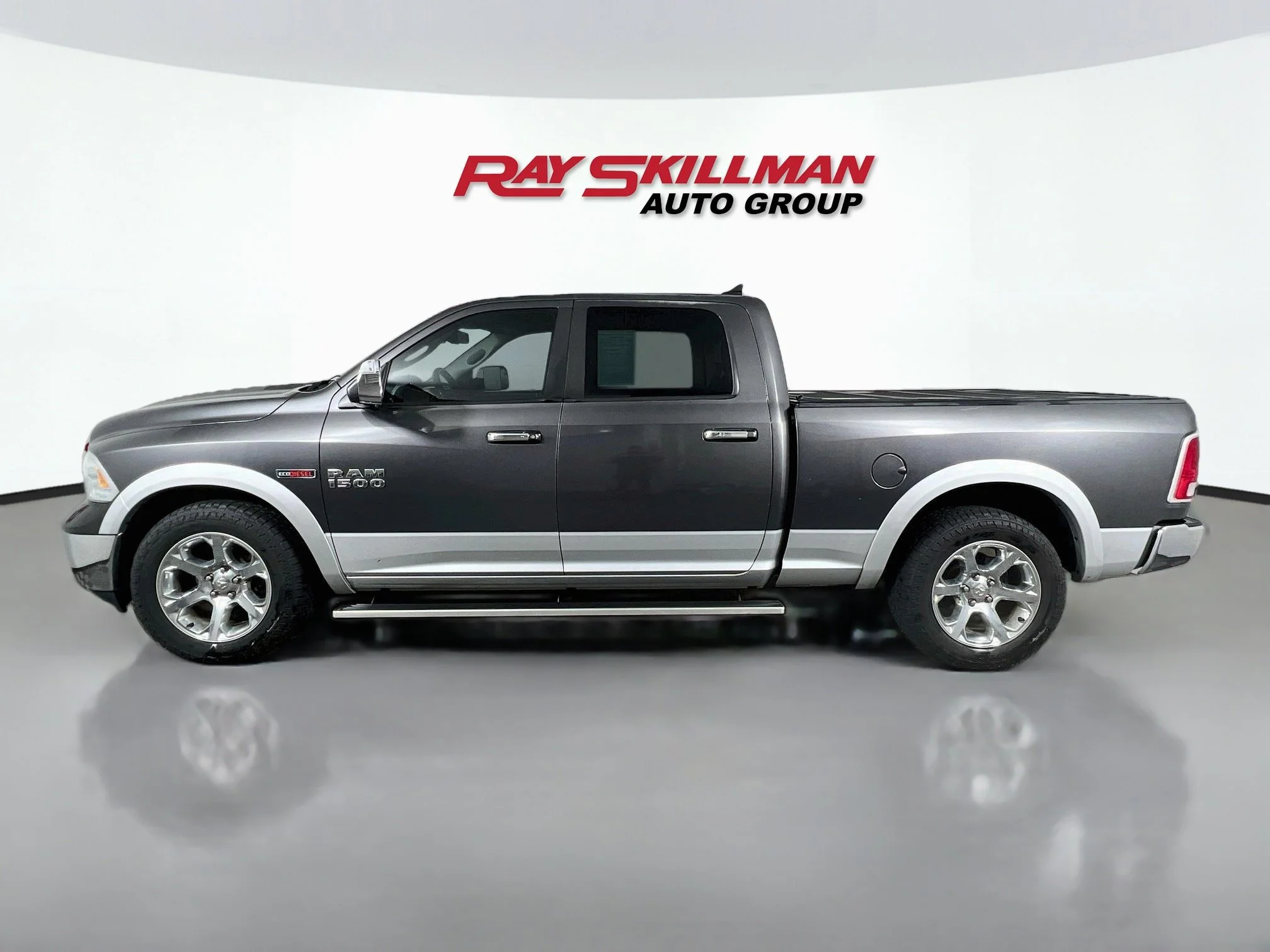 Used 2016 Granite Crystal Metallic Clearcoat Ram LARAMIE image 4