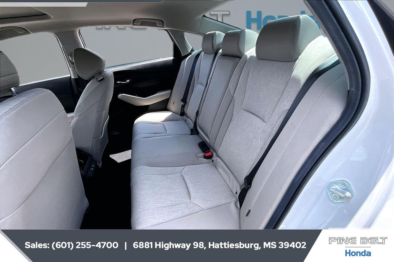 Used 2025 Platinum White Pearl Honda SE image 19
