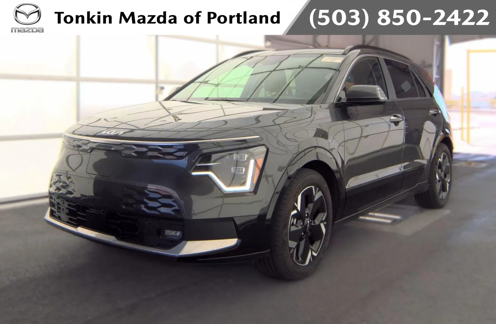 Used 2024 Graphite Gray Kia Wave image 1