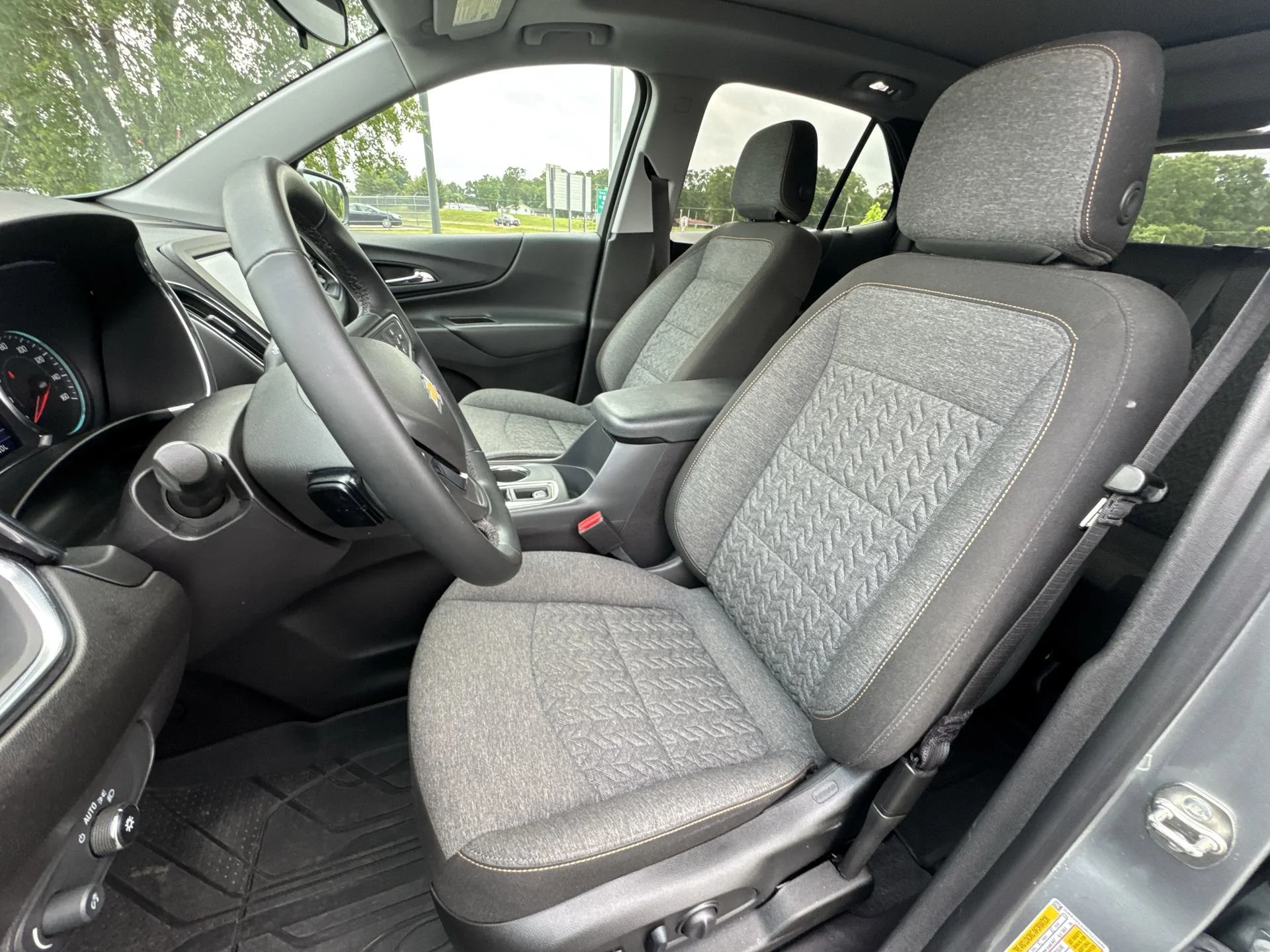 2024 Chevrolet Equinox LT - Photo 11