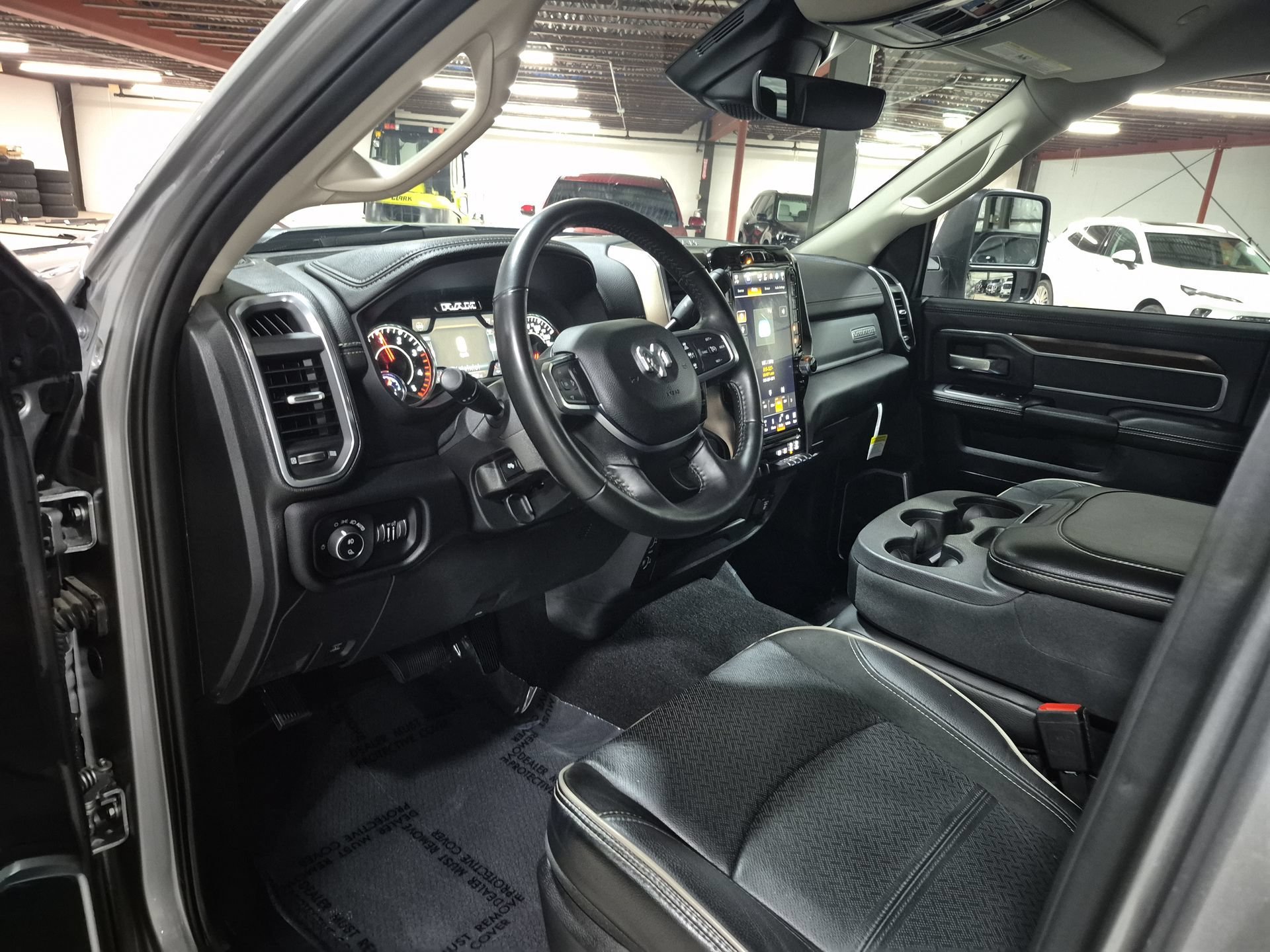 Used 2024 Billet Silver Metallic Clearcoat Ram Laramie image 10