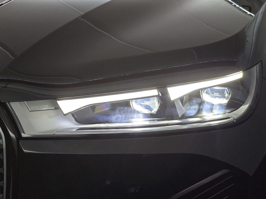 Used 2024 Black Sapphire Metallic BMW xDrive50 image 30
