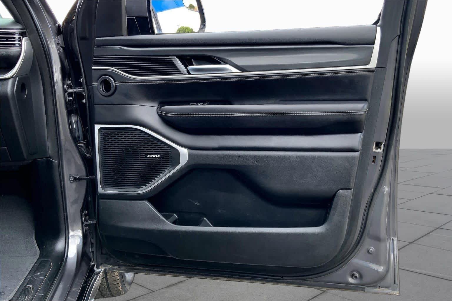 Used 2022 Baltic Gray Metallic Clearcoat Jeep Series I image 22