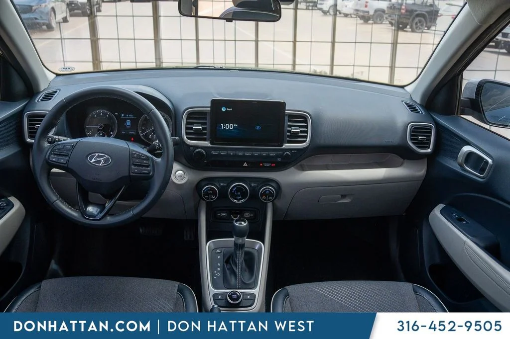 Used 2022 White Hyundai Limited image 4