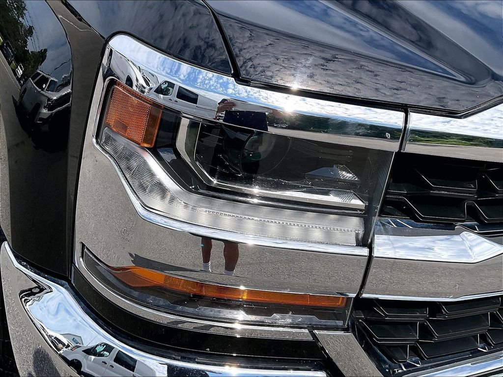 Used 2018 Black Chevrolet LT image 31