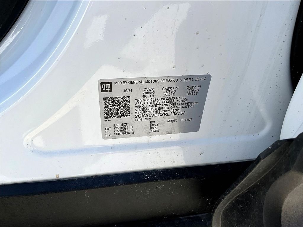 Used 2024 White GMC SLT image 35
