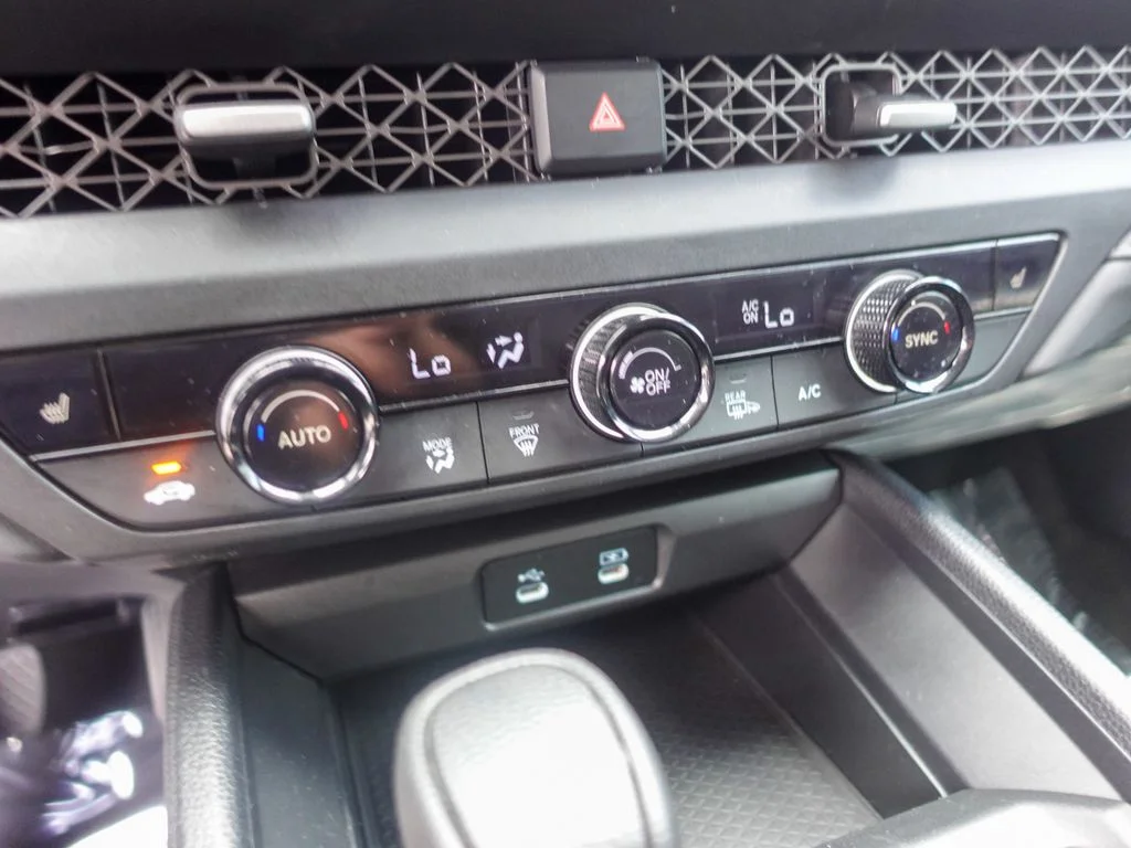 Used 2025 Urban Gray Pearl Honda SE image 17