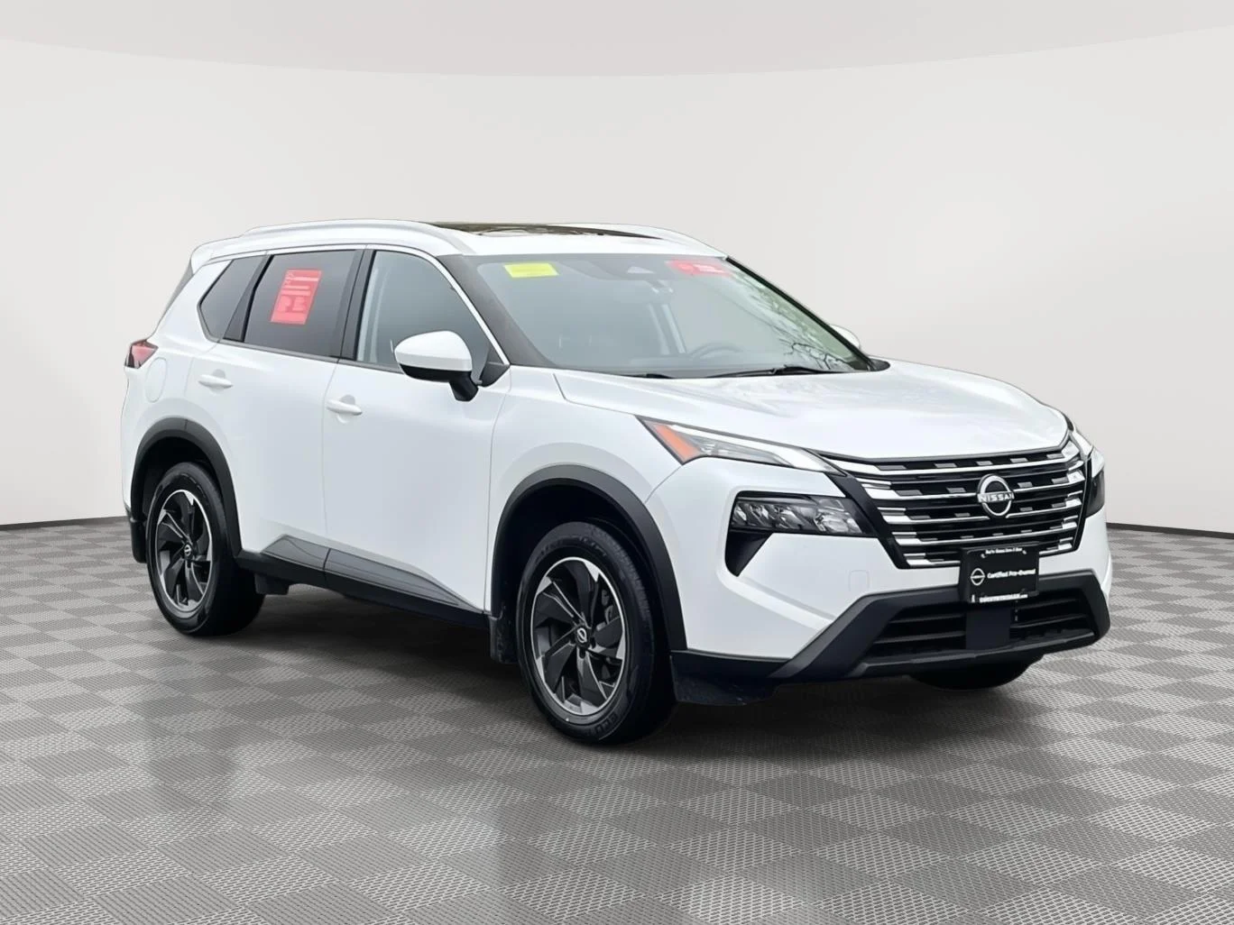 Used 2024 Everest White Pearl Nissan SV image 3