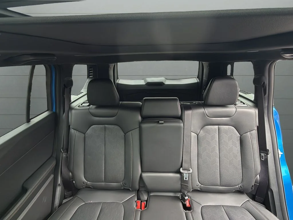 New 2026 Hydro Blue Pearl-Coat Exterior Paint Jeep Overland image 23