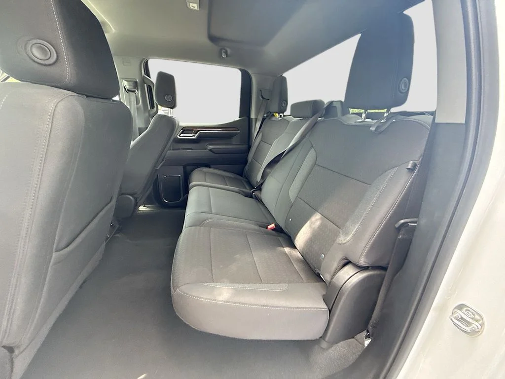 Used 2025 White Chevrolet LT image 25