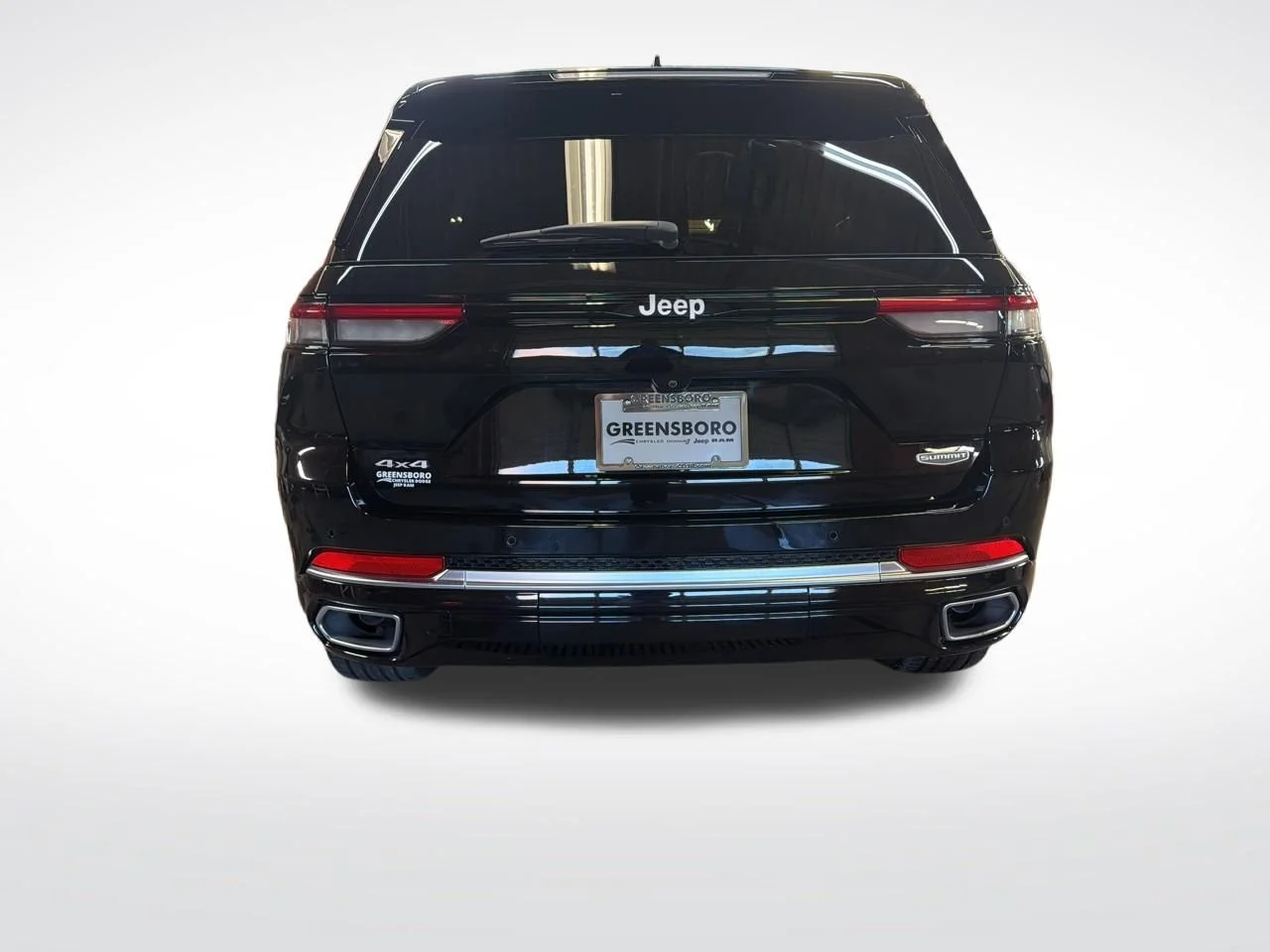 Used 2025 Diamond Black Jeep Summit image 4